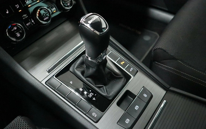 Skoda Superb cena 139900 przebieg: 30673, rok produkcji 2022 z Olsztyn małe 301